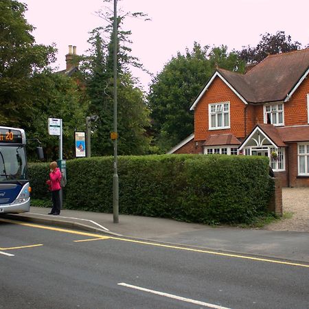 Gatwick Turret Guest House Horley Exterior photo
